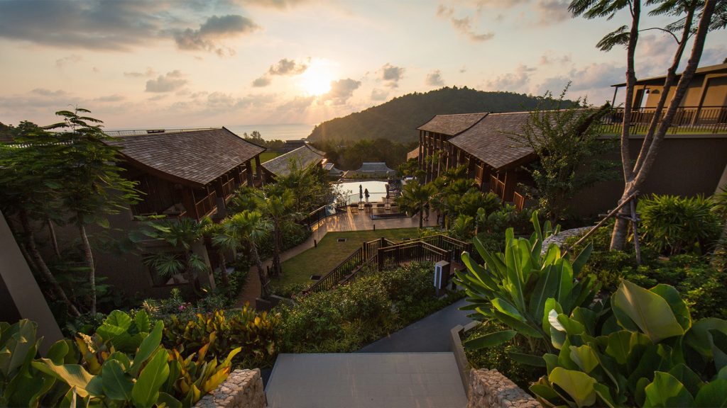 ผลงานออกแบบและติดตั้งโคมไฟ | avista phuket resort & spa