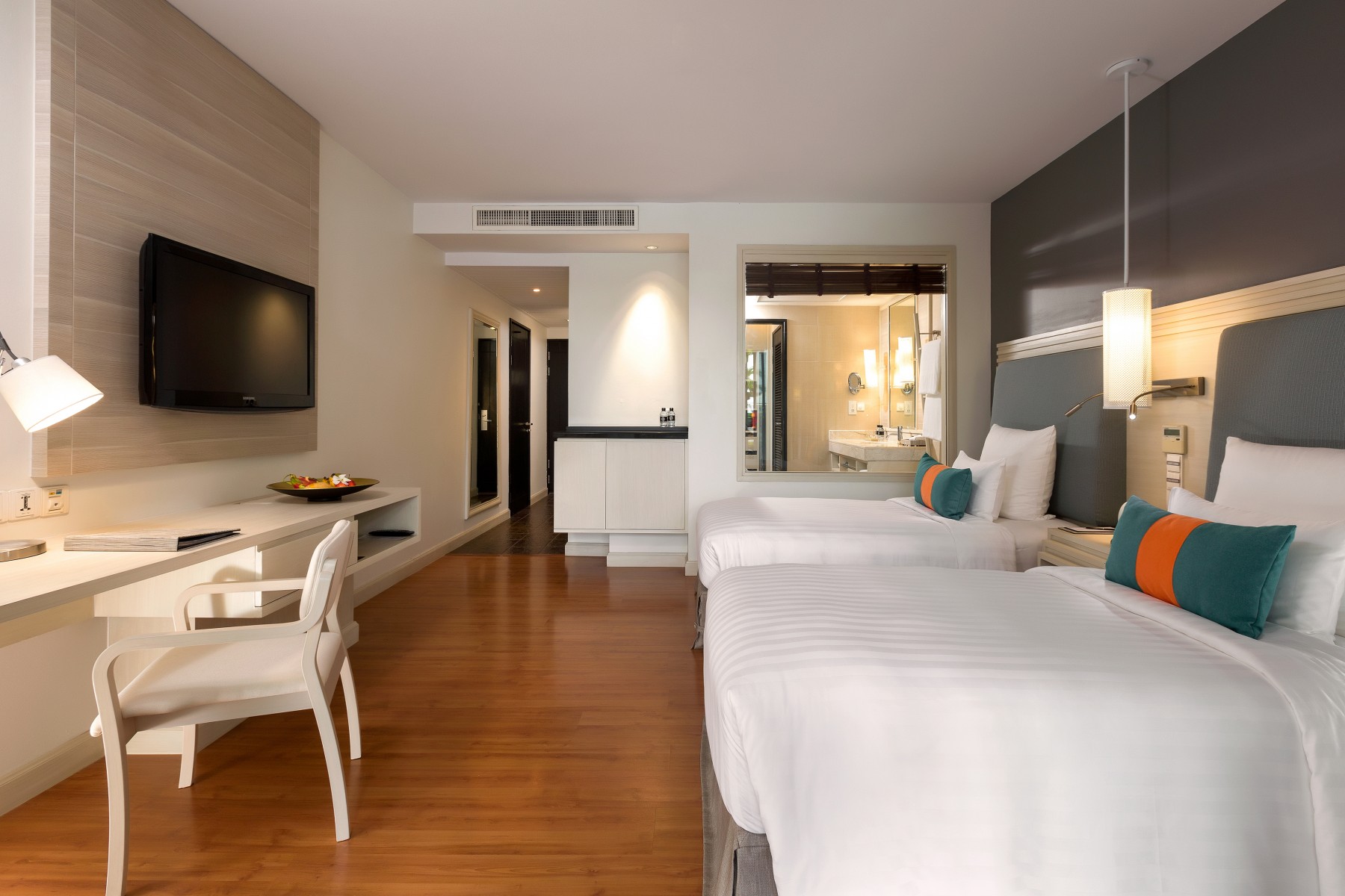 ผลงานออกแบบและติดตั้งโคมไฟโครงการ pullman khao lak resort & spa