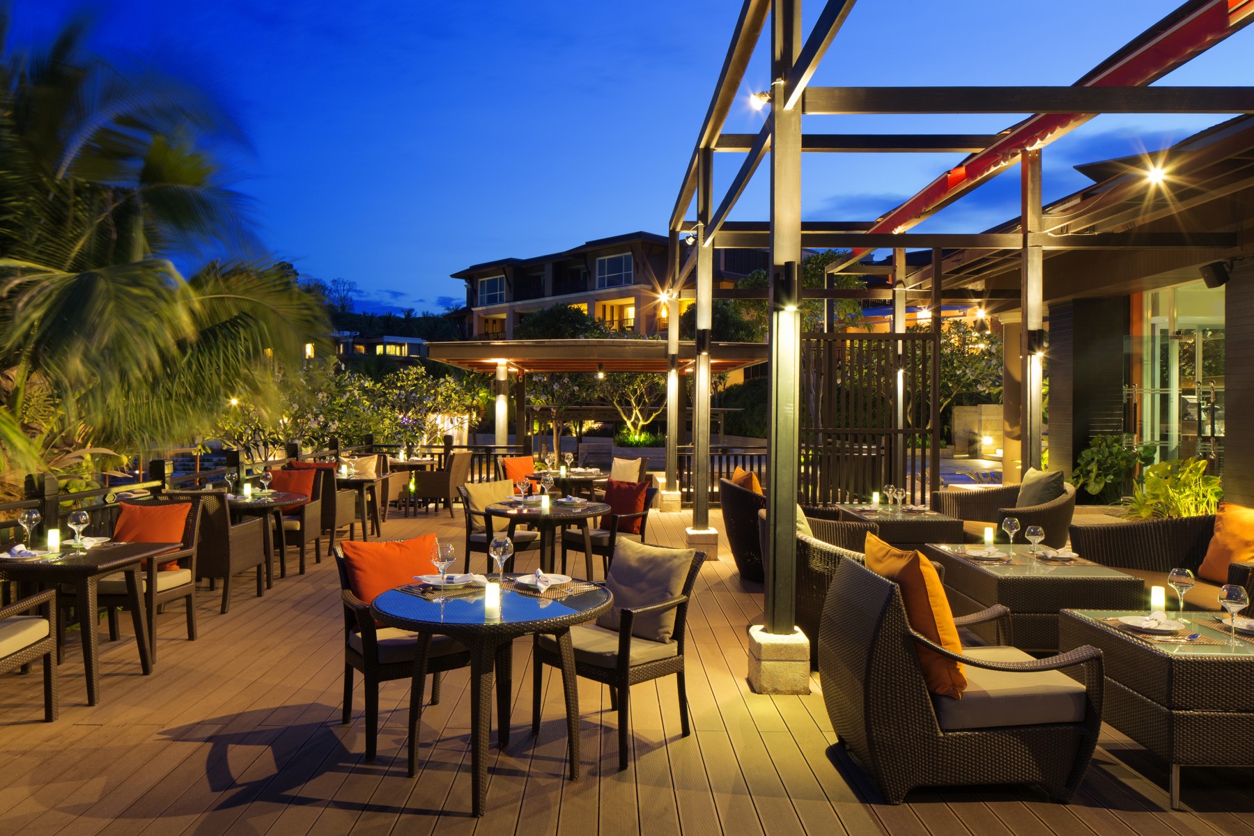 ผลงานออกแบบและติดตั้งโคมไฟโครงการ pullman khao lak resort & spa