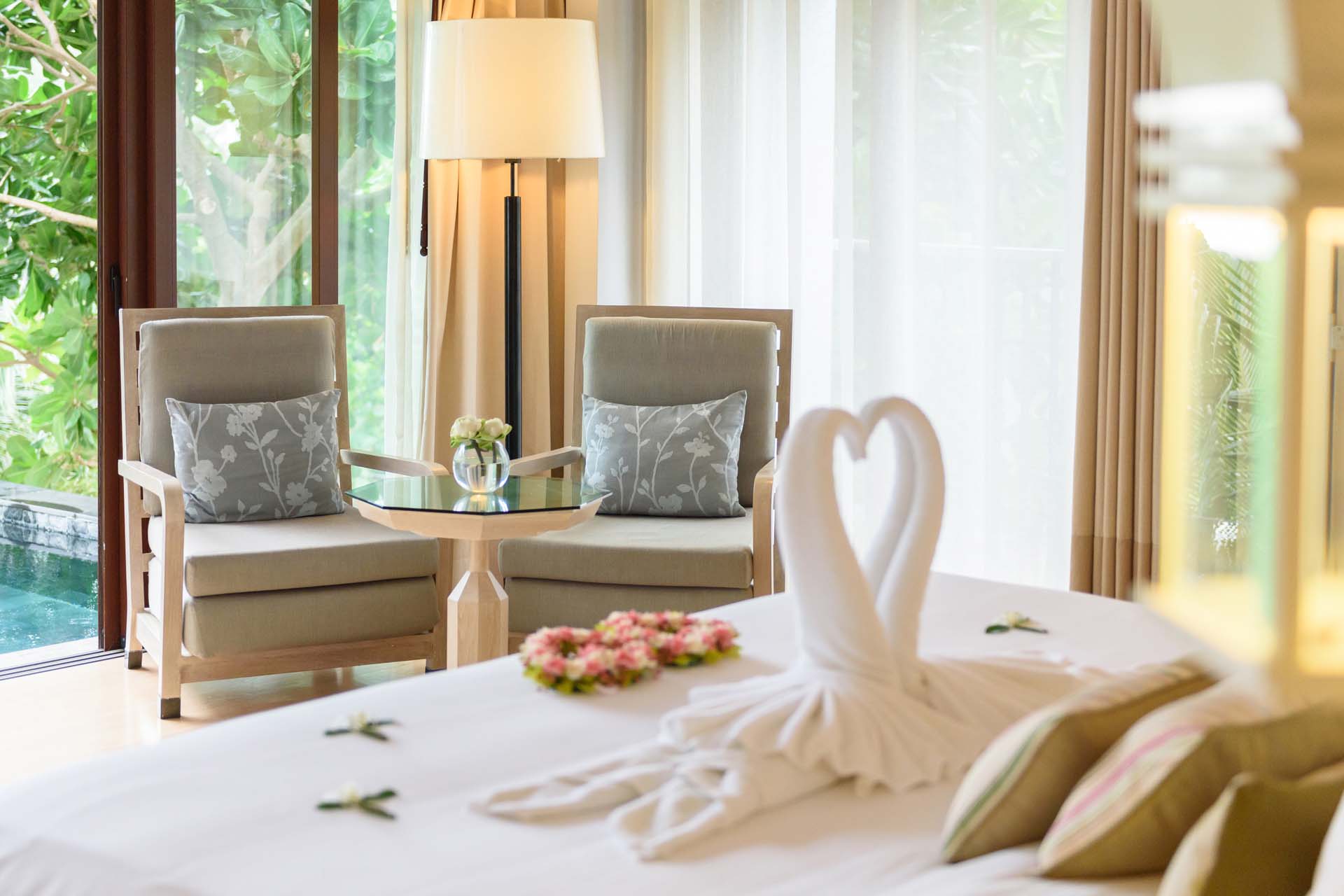 โคมไฟ-The Shore At Kata Thani 4 ติดตั้งโคมไฟโรงแรม the shore at katathani