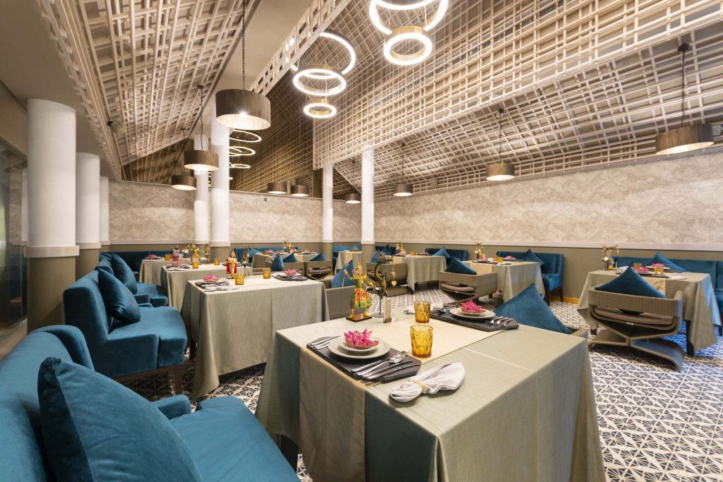 ติดตั้งโคมไฟโรงแรม the shore at katathani